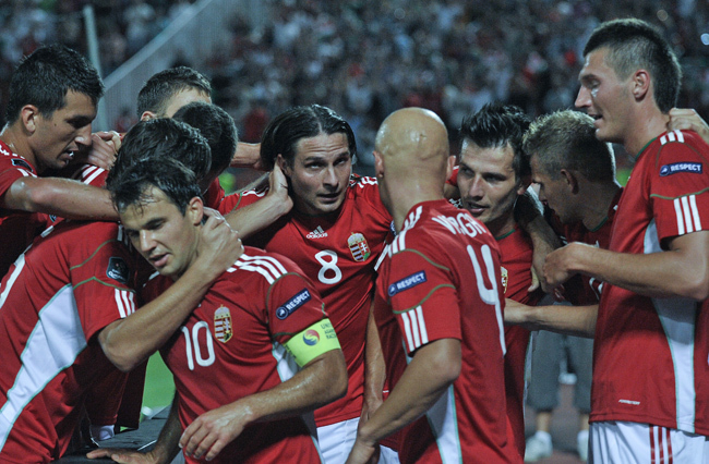 A magyar válogatott játékosai örülnek a svédek elleni győzelemnek - Fotó: AFP