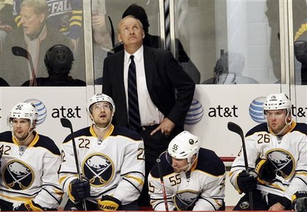 Lindy Ruff, a Sabres vezetőedzője is tanácstalan - fotó: AP