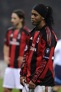 Ronaldinho a Milan mezében kevés lehetőséget kap mostanában