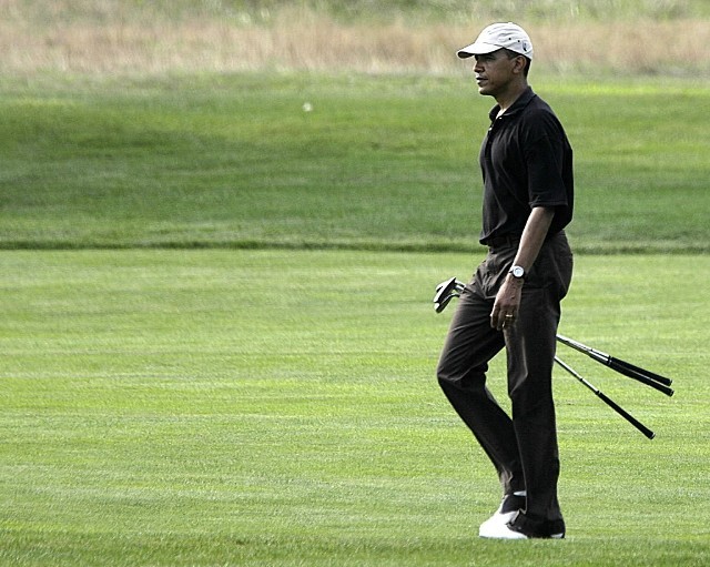 Barack Obama maga is szívesen golfozik, Augustából viszont hiányolja an ői klubtagokat - Fotó: reddogreport.com