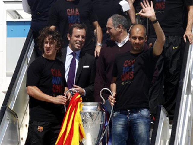 Megérkezett a katalán gárda játékosait szállító repülőgép Barcelonába