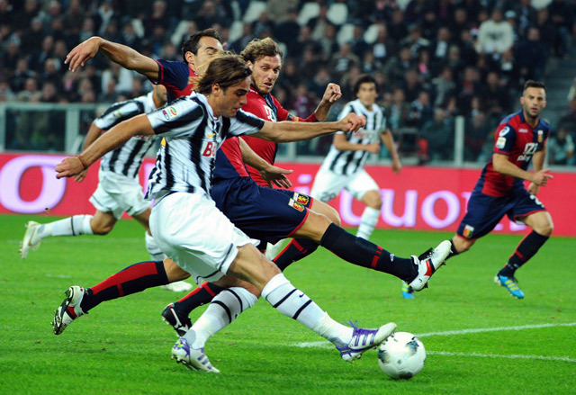 z éllovas Juventus kétszer is vezetett, végül azonban csak egy pontot szerzett a vendég Genoa ellen az olasz labdarúgó-bajnokság nyolcadik fordulójának szombati játéknapján.