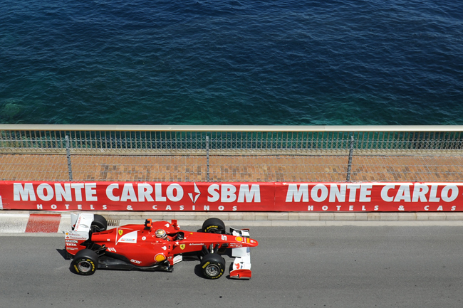 A Ferrari pilótája, Fernando Alonso a Monacói Nagydíj szabadedzésén.