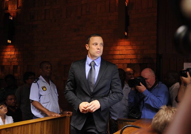 Oscar Pistorius bírósági meghallgatáson, miután lelőtte barátnőjét, Reeva Steenkampot 2013-ban.