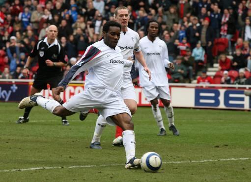 Jay-jay Okocha a Bolton Wanderers színeiben