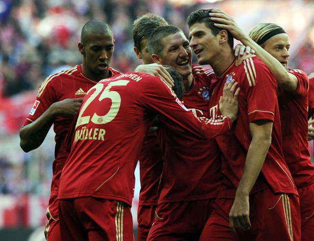 A Bayern München játékosai ünneplik góljukat a Hertha BSC elleni Bundesliga-mérkőzésen 2011 októberében.