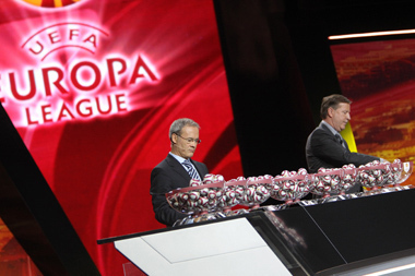 Az UEFA illetékesei sorsolnak az Európa Ligában
