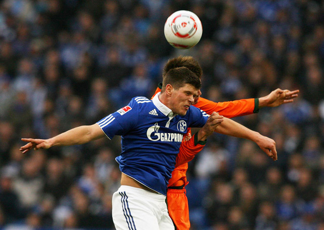 Klaas-Jan Huntelaar 14 gólnál jár a Bundesligában