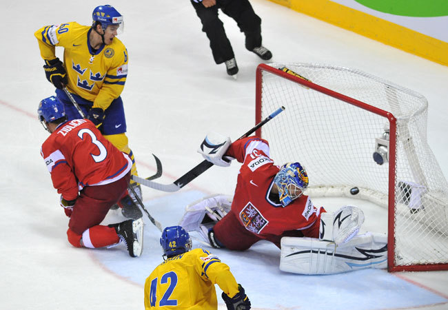 Svédország és Csehország küzdelme a jégkorong-világbajnokságon 2011 májusában