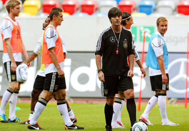 Joachim Löw vezet edzést a német labdarúgó válogatottnak az Ausztria elleni Európa-bajnoki selejtező előtt 2011 szeptemberében