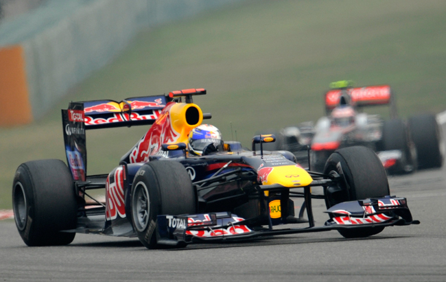 Sebastian Vettel, a REd Bull pilótája a Kínai Nagydíj szabadedzésén