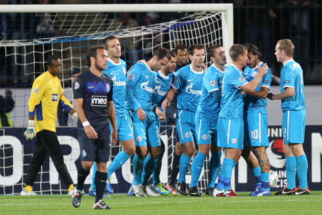 A Zenit játékosai örülnek a továbbjutásnak a Porto ellen a Bajnokok Ligája G csoportjában 2011 decemberében.
