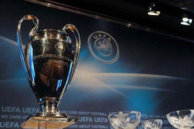 A Bajnokok Ligája serlege az UEFA nyoni központjában