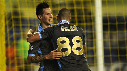 A Napoli 2-0-ás győzelmet aratott a pont nélküli Villarreal otthonában a csoportkör zárófordulójában, és továbbjutott. A két gólszerző, Gökhan Inler és Marek Hamsík is a fanatikus nápolyi szurkolókat méltatta.