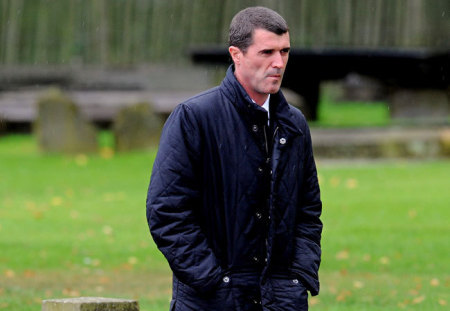 Roy Keane sétál az Ipswich Town edzőjeként