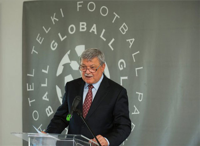 Csányi Sándor, a Magyar Labdarúgó Szövetség elnöke a szövetség sajtótájékoztatóján 2011-ben.