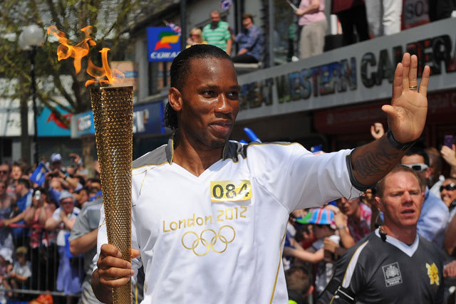 Didier Drogba is futott az olimpiai lánggal 