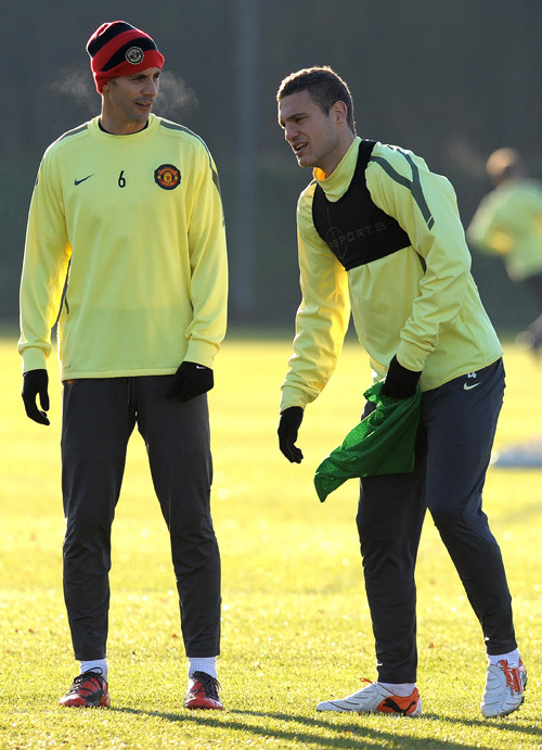 Rio Ferdinand és Nemanja Vidic a Manchester United edzésén - Fotó: AFP