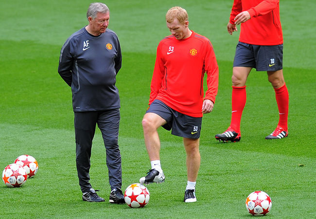 Sir Alex Ferguson és Paul Scholes a Manchester United edzésén a Bajnokok Ligája döntője előtt 2011 májusában