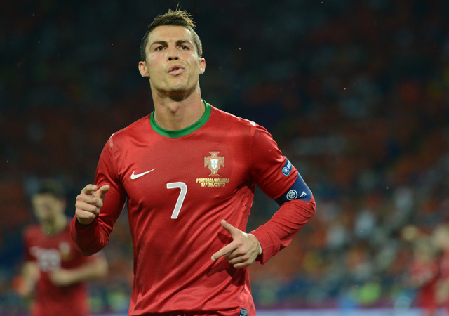 Cristiano Ronaldo örül a Hollandia ellen szerzett góljának az Európa-bajnokságon 2012-ben.