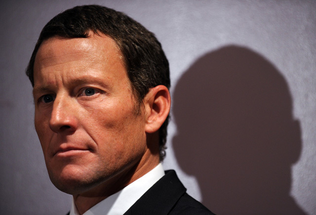 Lance Armstrong belefáradt a doppingellenes harcba