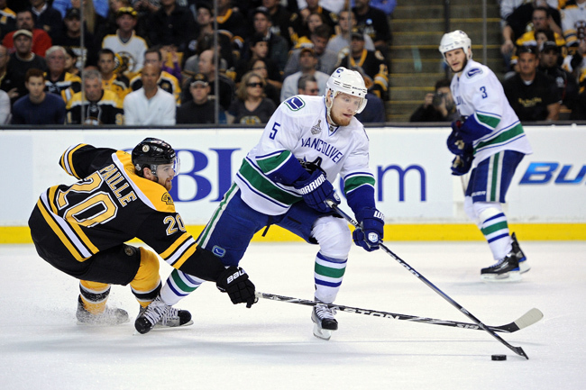 Christian Ehrhoff a Vancouver Canucks hátvádje a Buffalo Sabres elleni Stanley-kupa döntőn.