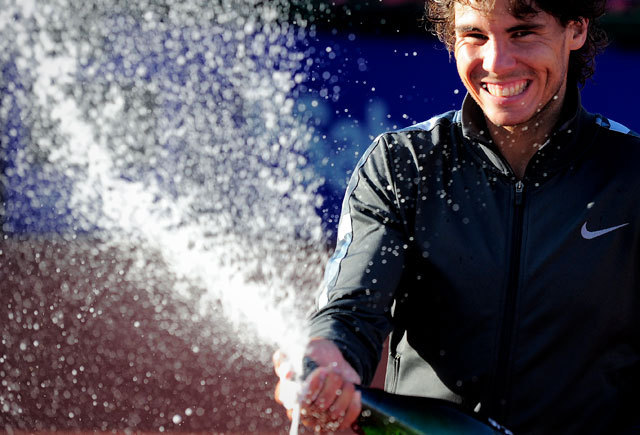 Az első helyen kiemelt, hazai közönség előtt szereplő Rafael Nadal nyerte a kétmillió euró összdíjazású barcelonai salakpályás férfi tenisztornát, miután a vasárnapi döntőben két játszmában győzött honfitársa, David Ferrer ellen.