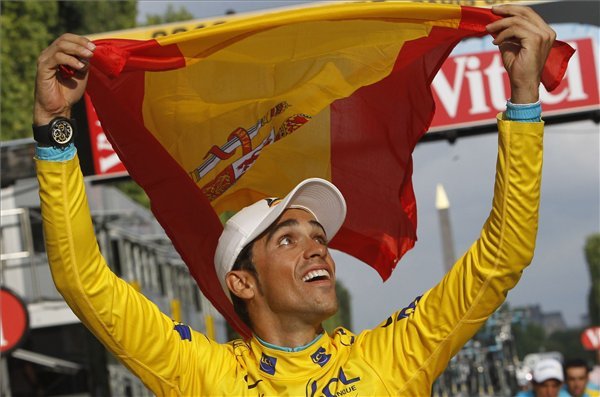 Contador ünnepli a 2010-es Tour de France győzelmét.