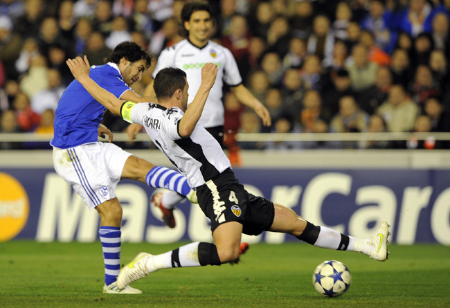 Raúl gólt szerez a Schalkéban a Valencia ellen a két csapat BL-meccsén