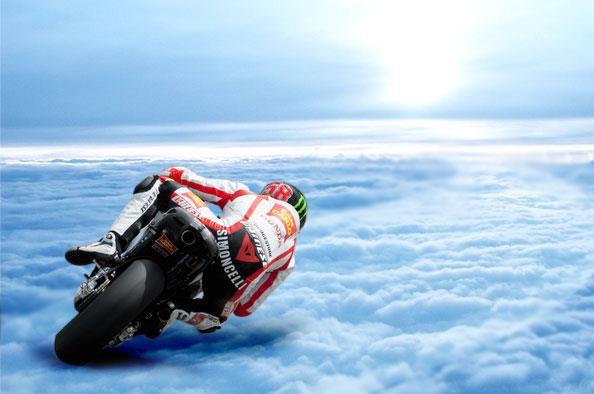 Marco Simoncelli, az olasz motorversenyző 24 évesen életét vesztette.
