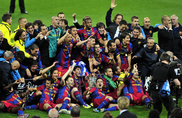 A Barcelona játékosai ünnepelnek, miután megnyerték a Bajnokok Ligája döntőjét a Manchester United ellen 2011 májusában