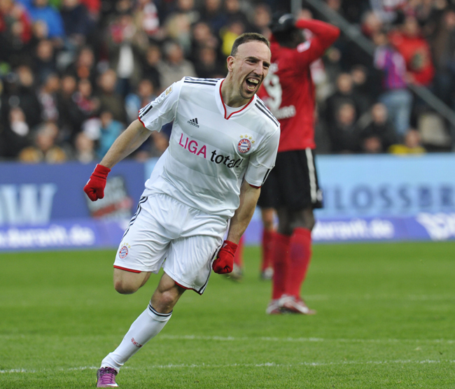 Franck Ribéry, a Bayern München játékosa örül egy góljának csapata Bundesliga-mérkőzésén 2010-ben