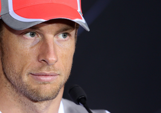 Jenson Button az Abu Dzabi Nagydíjat felvezető sajtótájékoztatón 2012-ben.