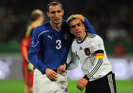 Chiellini és Lahm a Németország-Olaszország barátságos mérkőzésen