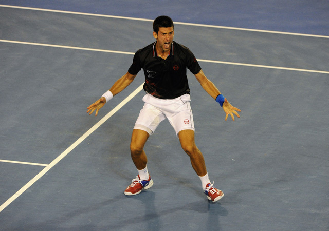 Novak Djokovics örül a Rafael Nadal elleni győzelmének az Australian Open döntőjében 2012-ben