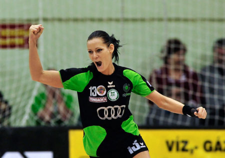 Görbicz Anita örül eg góljának a Győri Audi ETO egyik Bajnokok Ligája-mérkőzésén 2011-ben