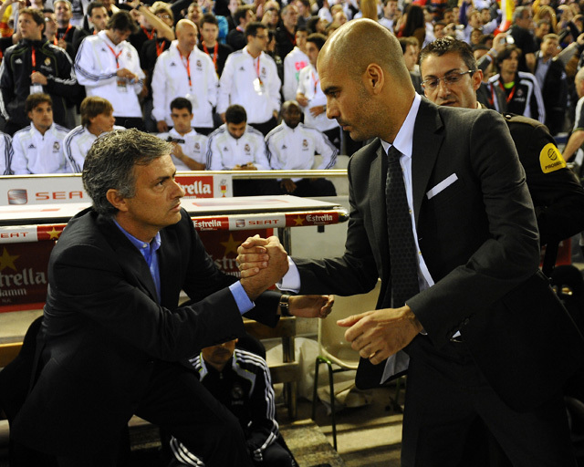 Mourinho és Guardiola kézfogója - Fotó: AFP