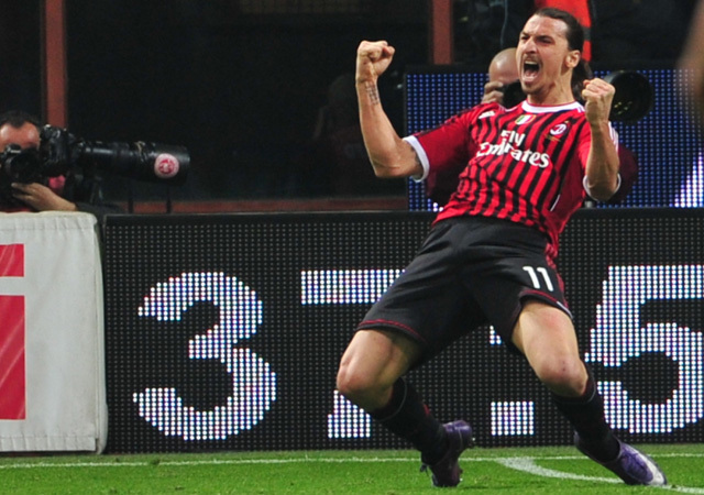Zlatan Ibrahimovic örül a győztes góljának a Milan-Roma mérkőzésen a Serie A-ban 2012-ben.
