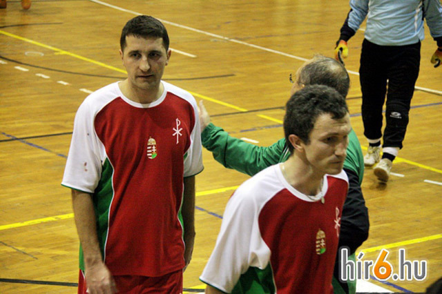 Portugál győzelmet hozott a katolikus papok Gyulán rendezett teremlabdarúgó Európa-bajnoksága. A hatodik alkalommal lebonyolított tornán a két püspököt a soraiban tudó házigazda magyar válogatott - 11 csapat között - az ötödik helyen végzett.
