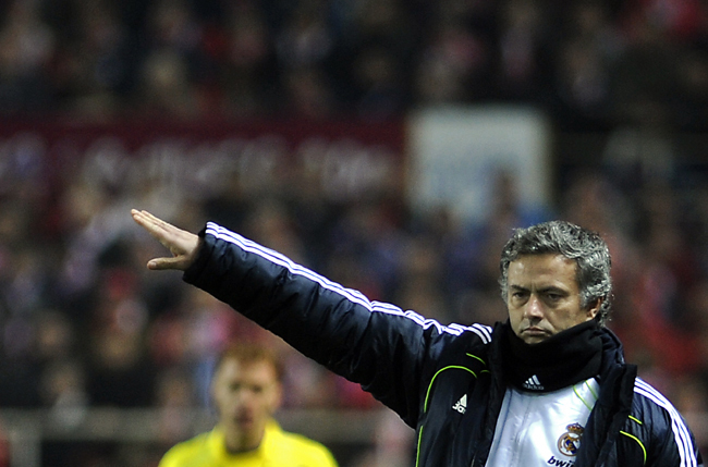 Jose Mourinho vezényel - Fotó: AFP