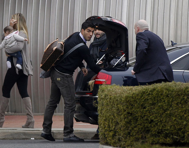 Luis Suárez megérkezik a Liverpool melwoodi edzőpályájára