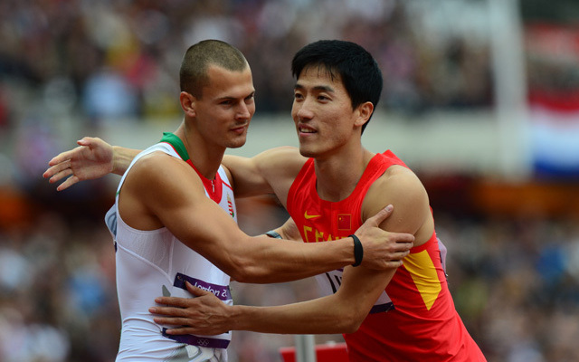 Liu Hsziang és Baji Balázs a férfi 110 méteres gátfutás előfutamában