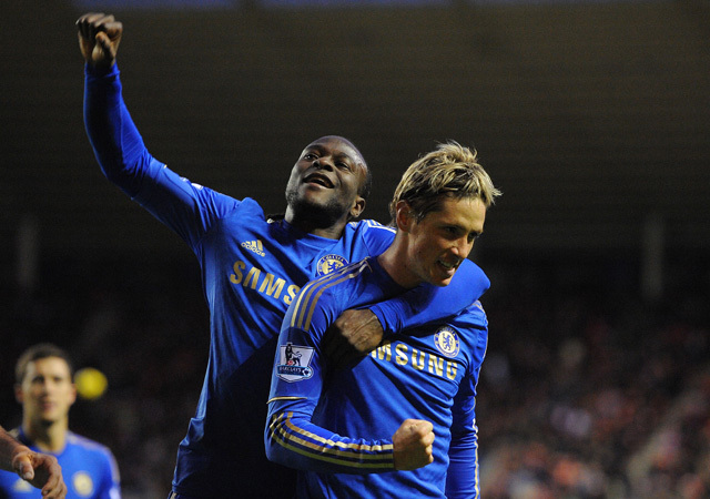 Victor Moses és Fernando Torres ünnepelnek egy gólt a Sunderland-Chelsea mérkőzésen a Premier League 16. fordulójában 2012-ben.