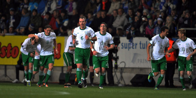 Az ír labdarúgó-válogatott négygólos győzelmet aratott pénteken az észtek otthonában az Európa-bajnoki pótselejtező első mérkőzésén, így a horvátokhoz hasonlóan fél lábbal már ott van a jövő évi kontinenstornán.
