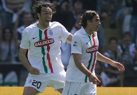 Luca Toni és Alessandro Matri gólöröme a Juventus-Genoa Serie A-mérkőzésen 2011 áprilisában