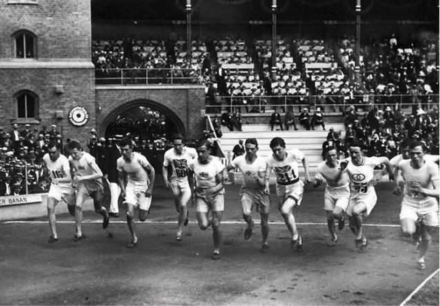 Az 1912-es stockholmi olimpia 1500 méteres döntőjében Baker balról a negyedikként látható - Fotó: elmarcadordejmsurroca.blogspot.com