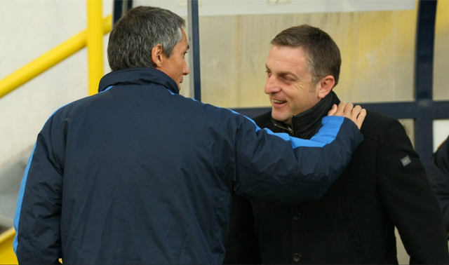 Paulo Sousa, a Videoton és Tomiszlav Szivics, a Kecskemét labdarúgó-csapatának vezetőedzője a két csapat bajnoki mérkőzése előtt üdvözli egymást