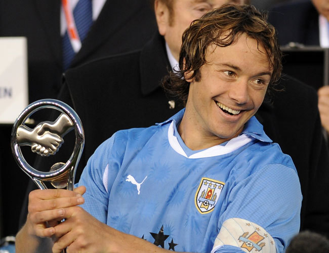 Diego Lugano a Copa América Fair Play-díjjával 