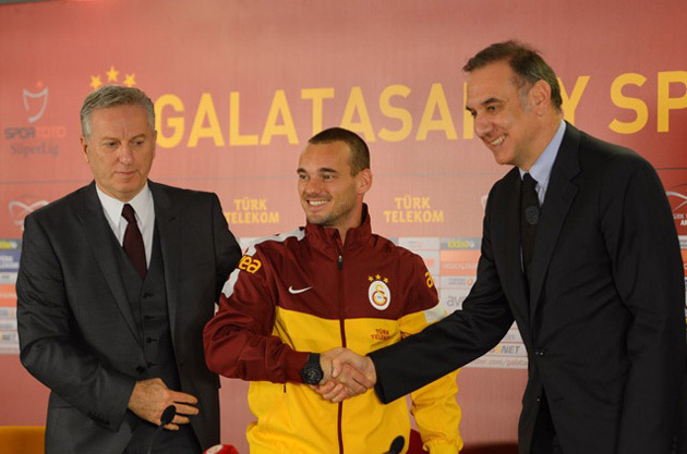 Wesley Sneijder bemutatása a Galatasaraynál 2013-ban.