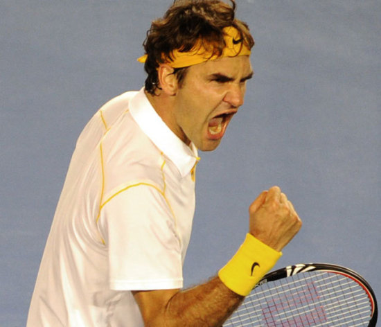 Federer örül a bréknek a Simon elleni Australian Open-meccs ötödik szettjében